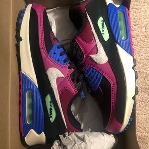 Nike Air Max 90 Unisex. Women 8.5 Men size 7.